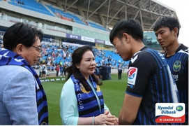 Xuân Trường ra mắt búp bê xịn tặng fan