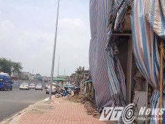 Tin mới vụ cột điện mọc xuyên nhà 4 tầng ở Thủ đô