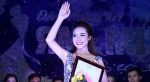 Hoa khôi trường ĐH Khoa học Tự nhiên được ví là 'bản sao' Chi Pu