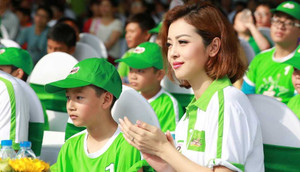 Con trai riêng của Jennifer Phạm càng lớn càng giống bố Quang Dũng