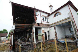 Đại gia ham xây tầng hầm khiến căn nhà gần 100 năm tuổi đổ sập