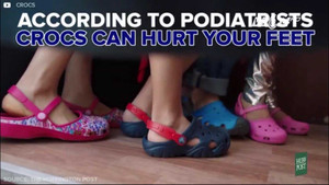 Đi dép Crocs quá lâu có hại cho chân?