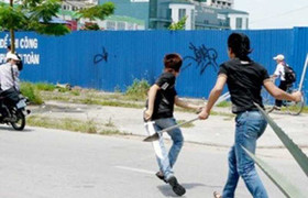 Nghi bị 'cắm sừng', chồng chém vợ trọng thương