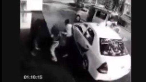 Bắt cóc nhầm nữ võ sĩ, 3 tên cướp bị đánh chạy trối chết