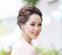 Á hậu Thái Như Ngọc sang chảnh trong loạt hàng hiệu siêu đắt đỏ