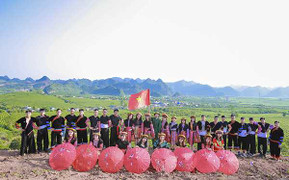 Ảnh kỷ yếu độc đáo của học sinh Sơn La