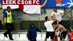 EURO 2016: CĐV quá khích Nga 'được huấn luyện để đánh nhau'