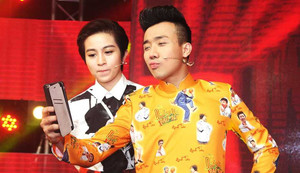 Trấn Thành 'theo gót' Hoài Linh, nhận con nuôi ngay trên sân khấu