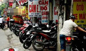 Cầm đồ mùa Euro: Õng ẹo chê khách