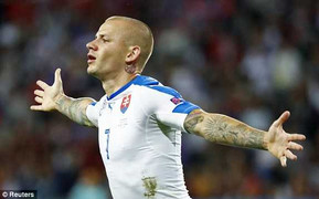 Siêu phẩm hạ Nga của cặp bài trùng Hamsik-Weiss