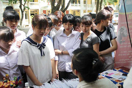 Trao 11 suất học bổng cho học sinh nghèo vượt khó