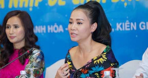 Thu Minh hủy show tham gia dọn rác vì muốn con được tắm biển quê hương