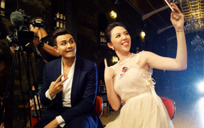 Tóc Tiên thân thiết bên người tình của Hoàng Thùy Linh