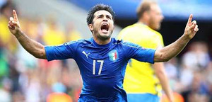 Vô hiệu hóa Ibra, Italia thắng Thụy Điển đúng chất 'bố già'