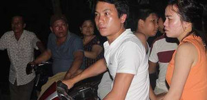 Người dân tiếc thương chờ đón thi thể phi công Trần Quang Khải