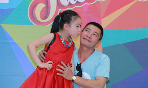 'Cô Đẩu' Công Lý khoe con gái nuôi điệu đà