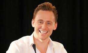 Tom Hiddleston thừa nhận yêu Taylor Swift