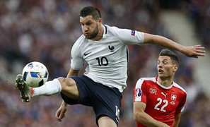 Pháp, Thụy Sĩ hòa nhã dắt tay nhau vào vòng knock-out