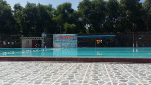 Mẹ tìm thấy thi thể con trai 10 tuổi dưới hồ bơi của trường