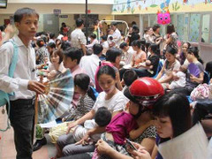 Bệnh viện Nhi 'ra tay' hỗ trợ bệnh nhân mùa nắng nóng