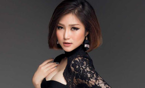 Hương Tràm táo bạo khoe vòng một 'khủng'