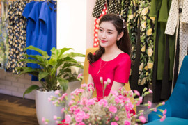 Á hậu Huyền My xinh đẹp dù trang điểm, làm tóc ở sân bay