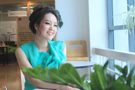 Á hậu Thụy Vân rạng rỡ đi sự kiện