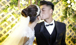 Kỳ Hân trao nụ hôn nồng nàn cho Mạc Hồng Quân