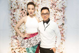 Bị 'ném đá' vì 'làm màu' quá đà, Angela Phương Trinh vẫn tự tin khoe vẻ quyến rũ