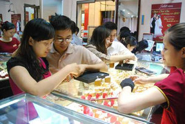 Cơn sốt bùng lên, thế giới đổ xô đi mua vàng