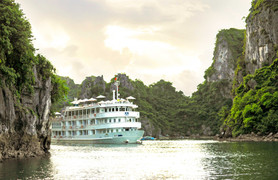 Chiêm ngưỡng du thuyền triệu đô trên vịnh Hạ Long