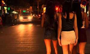 Gái bán dâm đi xe đạp điện mời khách làng chơi Thủ đô