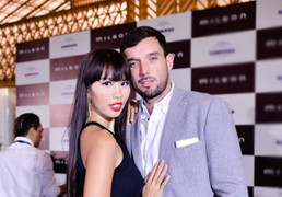 Hà Anh tình tứ bên hôn phu trên thảm đỏ