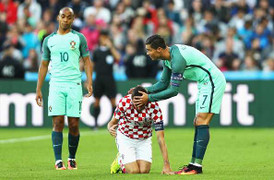 Tin tức Euro 2016 28/6: Ronaldo đúng là 'soái ca' của Euro 2016