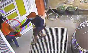 Côn đồ đuổi theo phụ nữ tận cửa nhà ở Gia Lai