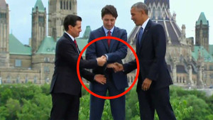 Phút bắt tay ngượng nghịu giữa lãnh đạo Mỹ, Canada và Mexico