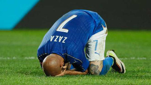 Tin tức Euro 5/7: Simone Zaza xin lỗi vì quả penalty quá 'dị'