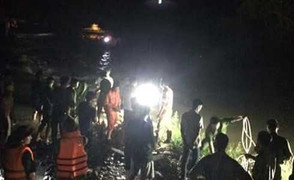 3 nữ sinh thiệt mạng khi đi tình nguyện: Cả trường đã thức trắng đêm chờ các em trở về