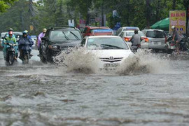 Miền Bắc tiếp tục hứng mưa dữ dội