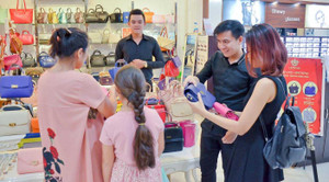 Vincom khuyến mại vàng - ngàn quà tặng