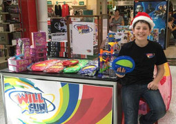 Cậu bé 14 tuổi bán đồ chơi Trung Quốc kiếm 10.000 USD một tuần