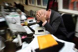 Ai nghĩ nhân viên ngân hàng 'việc nhẹ lương cao', đọc thông tin này sẽ sốc