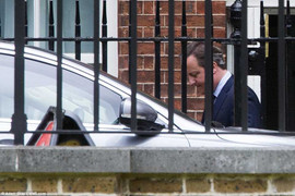 Khăn gói đồ đạc, ông Cameron lặng lẽ rời dinh Thủ tướng