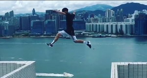 Thót tim xem màn nhảy qua nóc tòa nhà 25 tầng