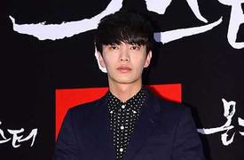 Mỹ nam phim 19+ bị tố xâm hại tình dục khiến fan 'sốc nặng'