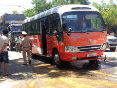 3 xe ô tô tông nhau liên hoàn, dầu chảy lênh láng quốc lộ