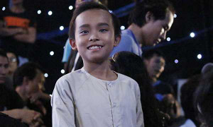 Biểu cảm đối lập khi trên sân khấu và hậu trường của Hồ Văn Cường