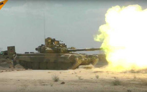 'Quái vật bọc thép' T-90 của Nga trơ mình hứng 'mưa' tên lửa