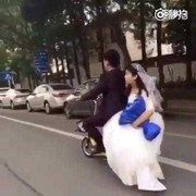 Rước dâu bằng xe đạp và cái kết đắng