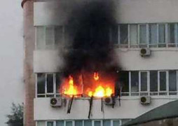 Phòng làm việc của Chủ tịch UBND quận bốc cháy